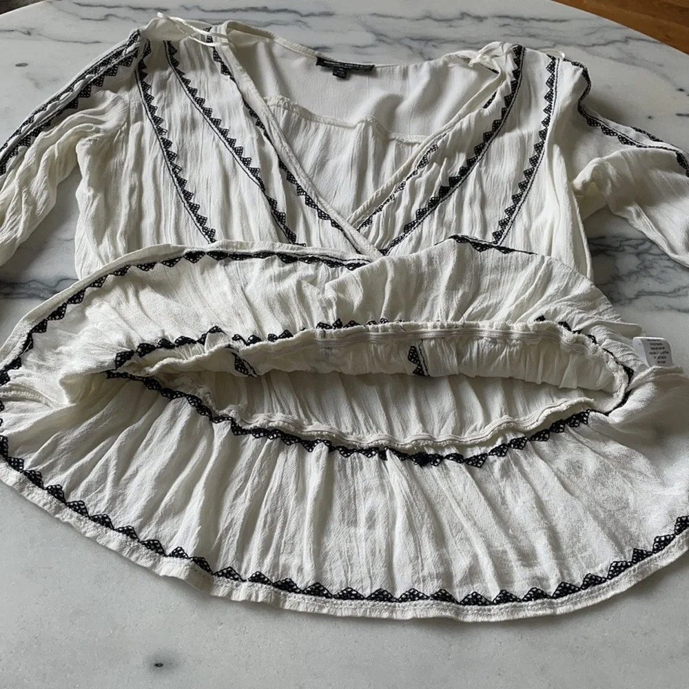 Romeo & Juliet Couture Embroidered Top - Size M - Picture 6 of 9